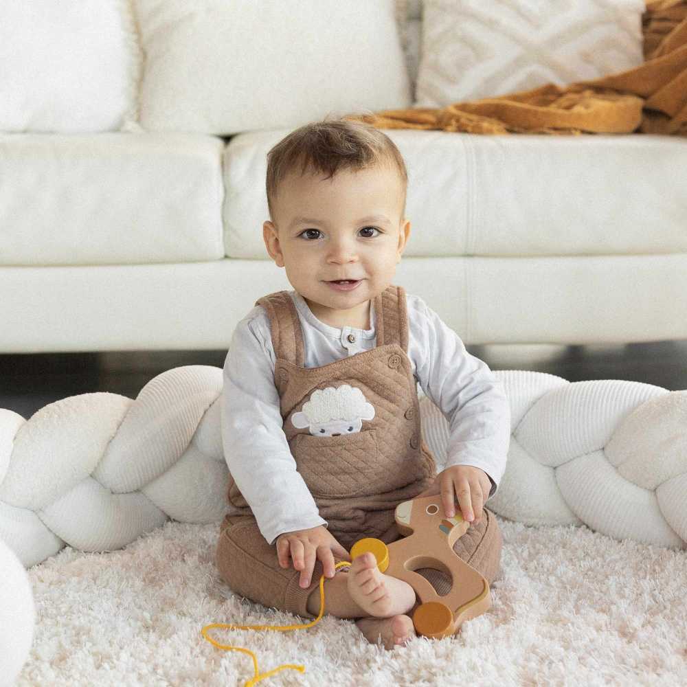 Cheval en bois à tirer pour bébé