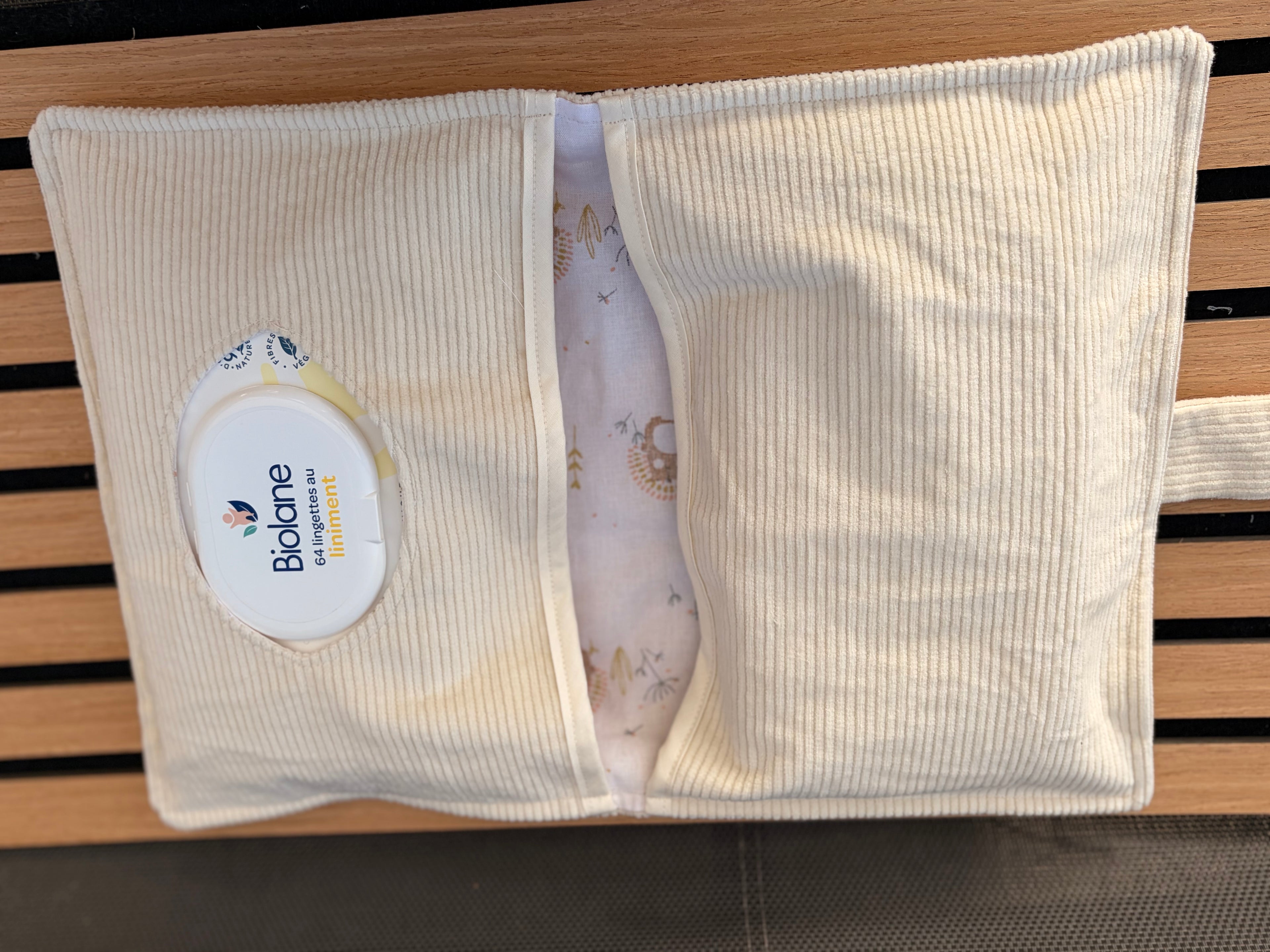 ✨ Pochette à couches & lingettes en velours côtelé 🤍